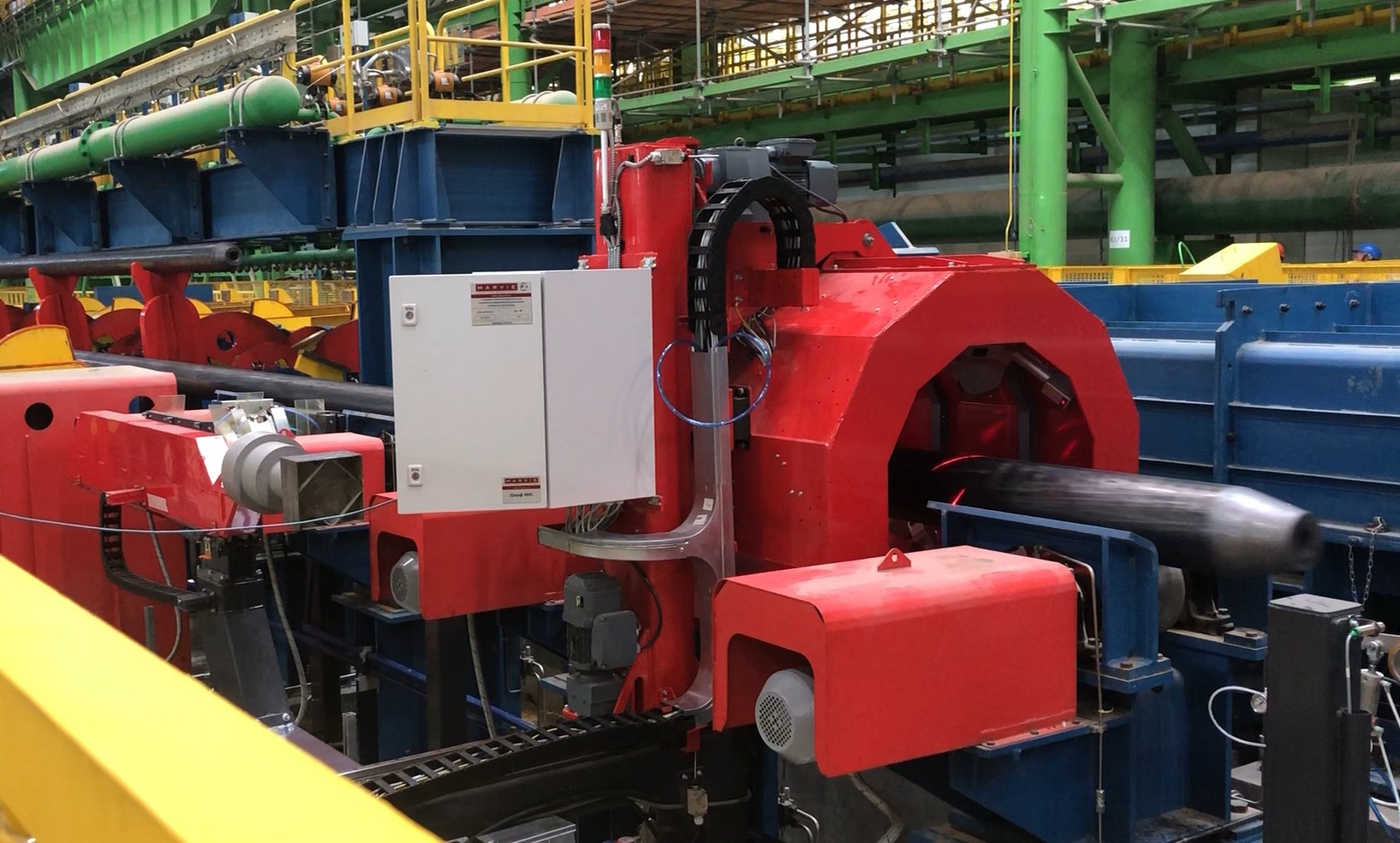 Проход оправки через установку